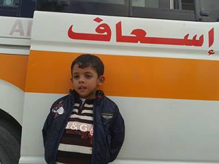 Karem, 4 ans, bloqué à Rafah, en attente d'une greffe de foie urgente